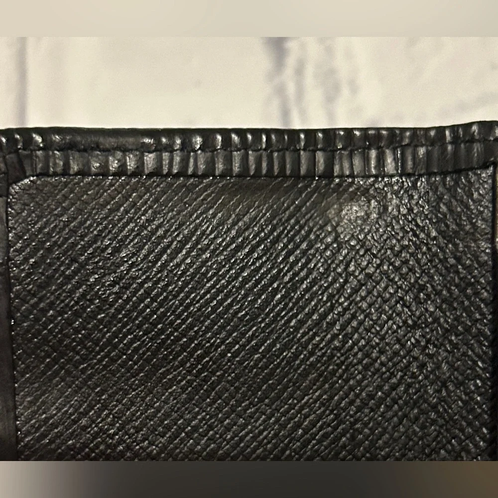 EUC Louis Vuitton Black Epi Key Holder - Picture 15 of 15
